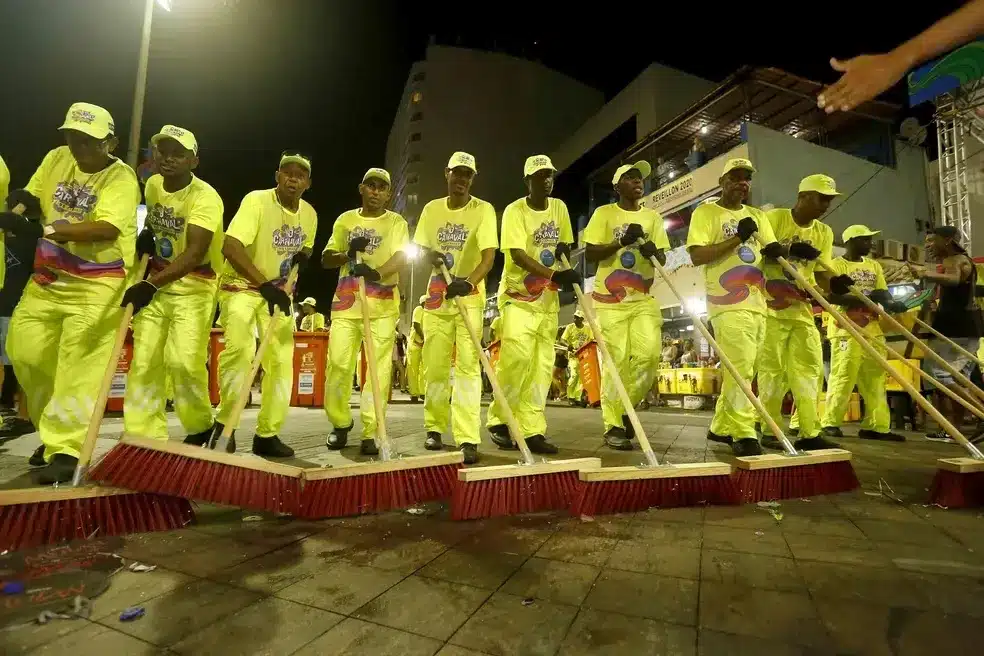 Limpurb faz megaoperacao de limpeza para o Festiva0125362700202312282058 ScaleDownProportional » Gnews Bahia