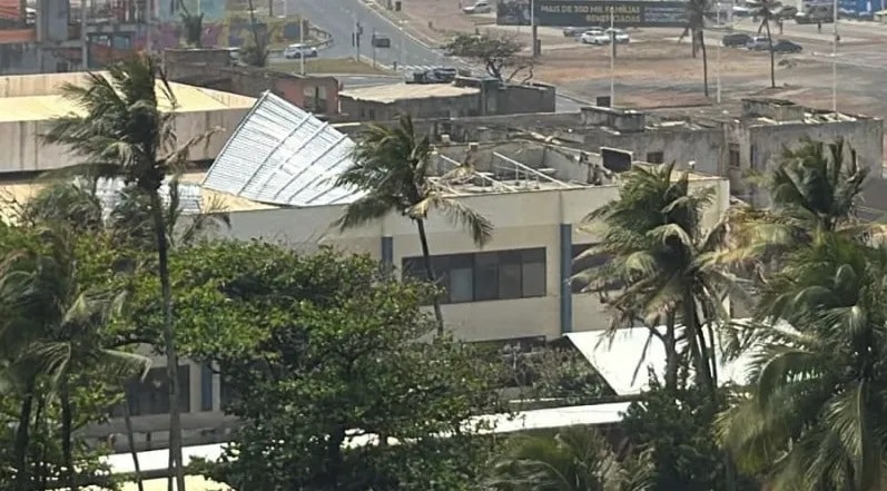 ESCOLA TELHADO ARRANCADO » Gnews Bahia