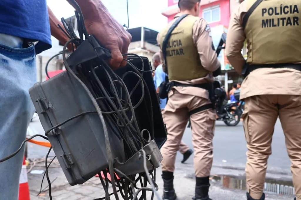 Operacao retira cameras e internet de faccoes &raquo; Gnews Bahia