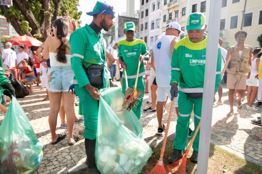 TURMA LIMPURB &raquo; Gnews Bahia