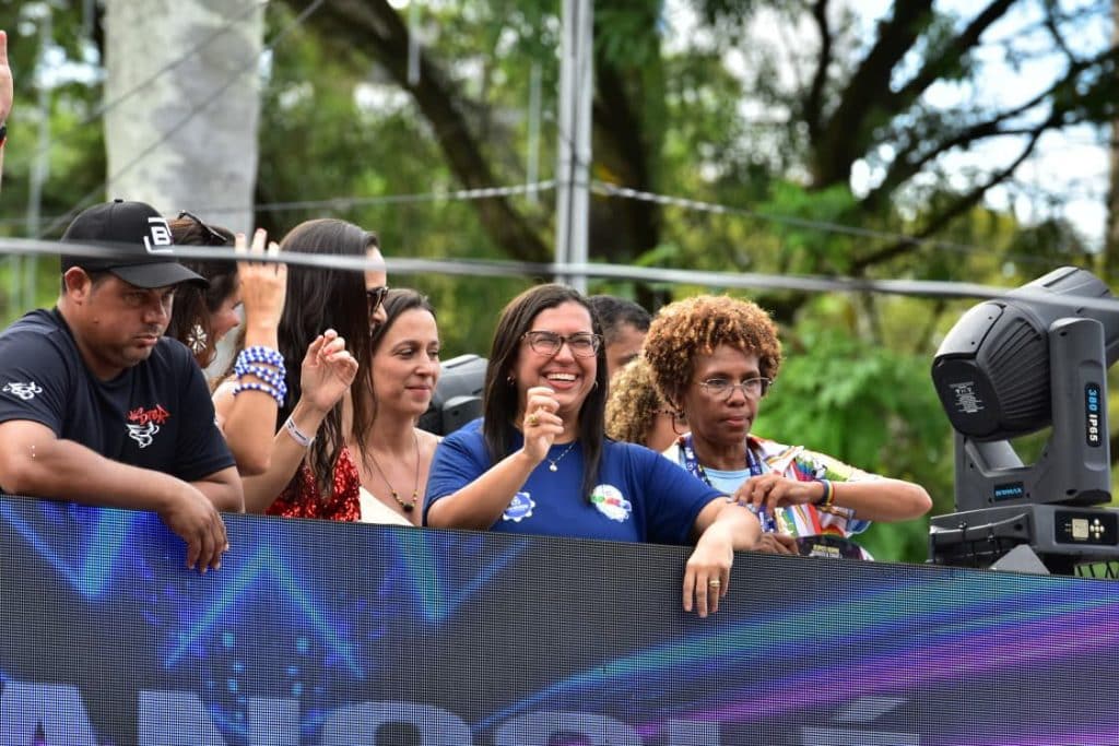 ANA PAULA NO TRIO &raquo; Gnews Bahia