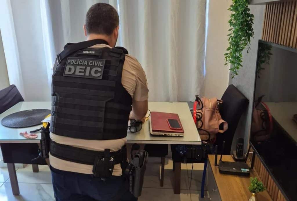 POLICIA NO ESCRITORIO &raquo; Gnews Bahia
