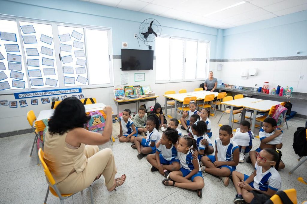 Professora na sala de aula &raquo; Gnews Bahia