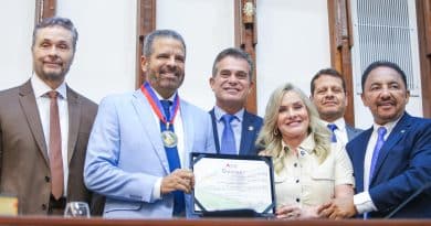 Presidente da ALBA elogia trabalho modernizador do ex-secretário Edelvino Góes na administração pública Presidente da ALBA elogia trabalho modernizador do ex-secretário Edelvino Góes na administração pública