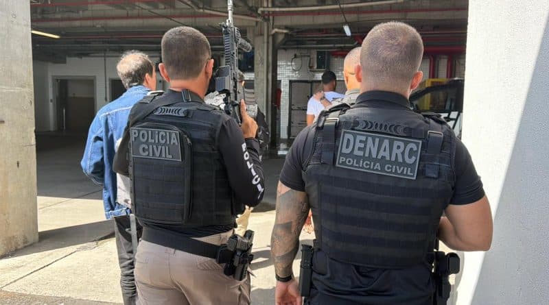 Liderança criminosa de Pernambués é recambiada para presídio de segurança máxima Liderança criminosa de Pernambués é recambiada para presídio de segurança máxima