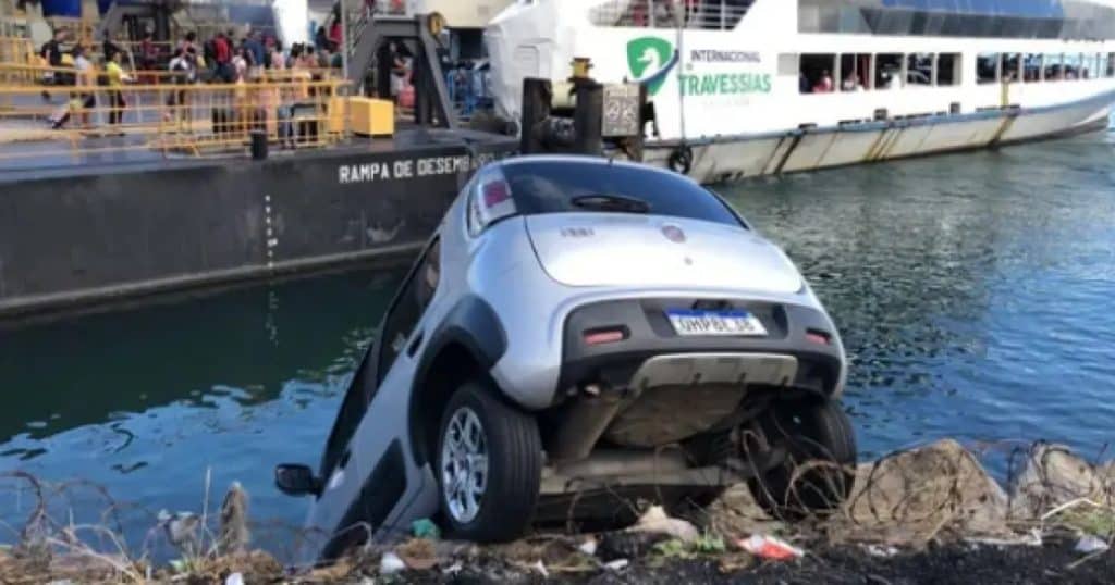 CARRO CAINDO » Gnews Bahia