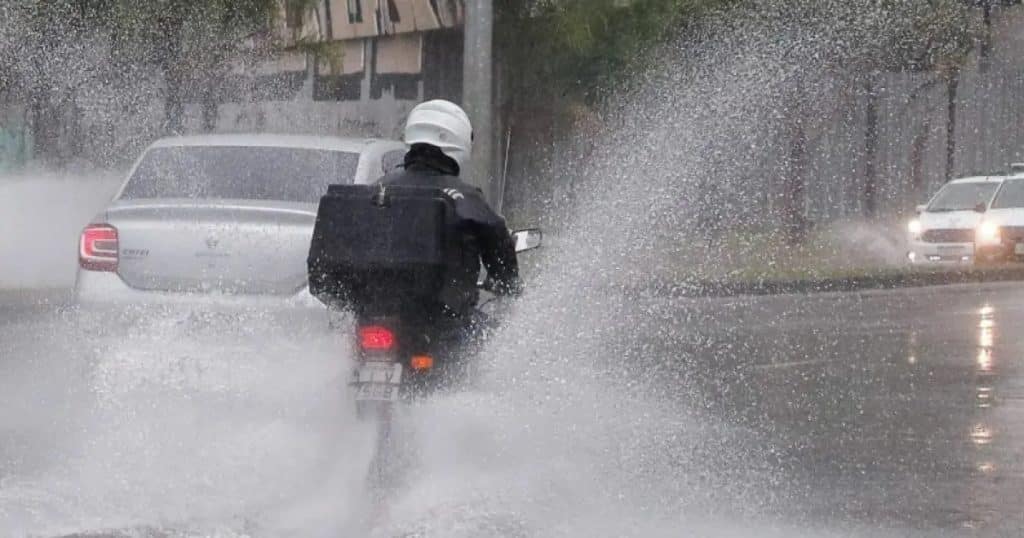 Moto na chuva &raquo; Gnews Bahia