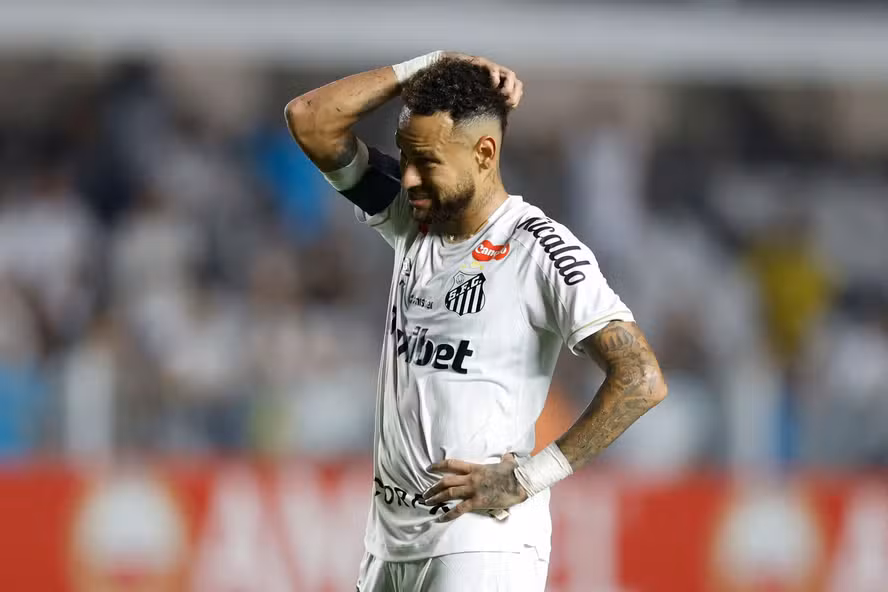114584061 santos forward 10 neymar gestures during the copa sudamericana group stage football &raquo; Gnews Bahia