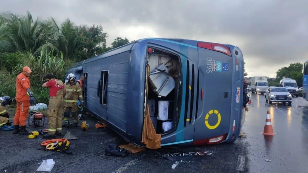 ONIBUS VIRADO &raquo; Gnews Bahia
