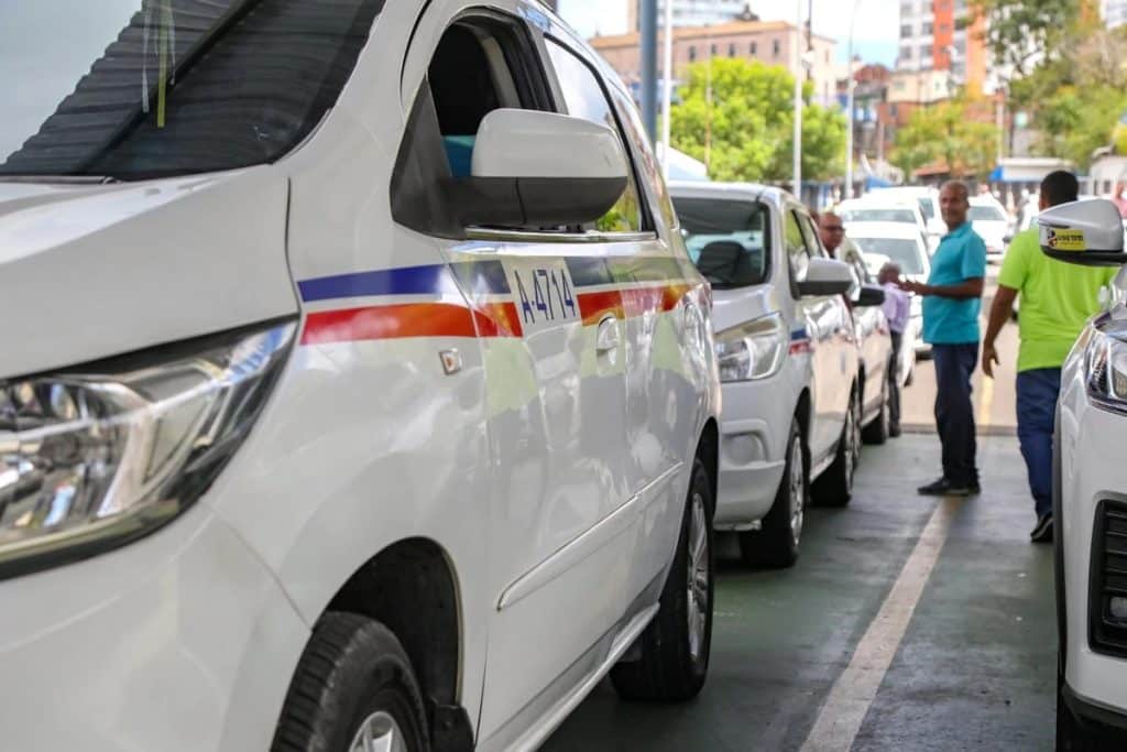 fila de taxis 3107107 article » Gnews Bahia