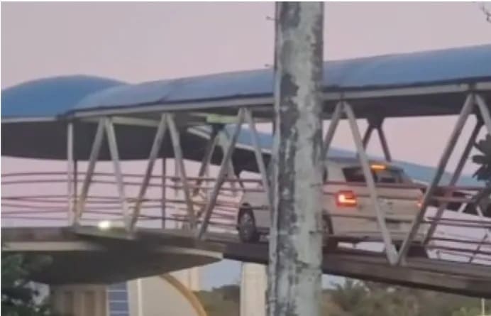 Carro na passarela &raquo; Gnews Bahia