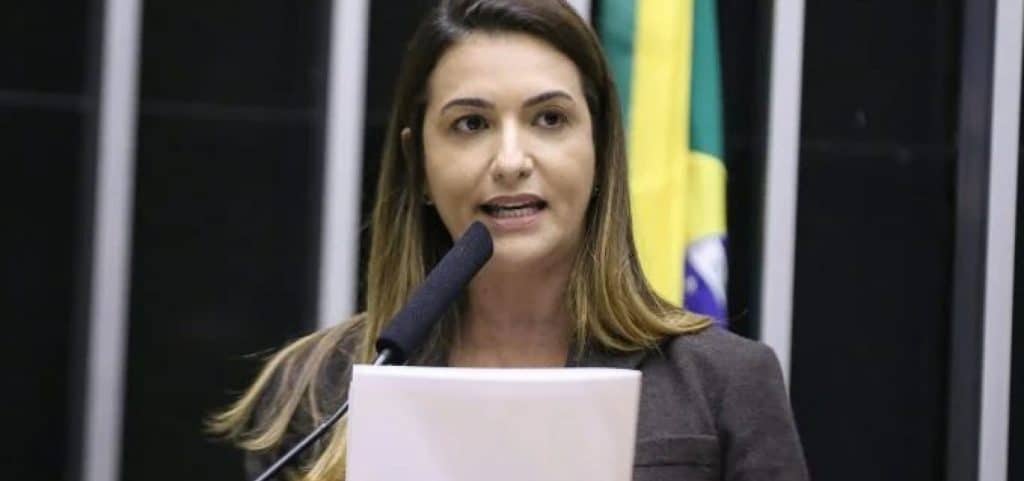 189862deputada roberta roma volta a ser internada apos sentir dores no peito em salvador 3 &raquo; Gnews Bahia