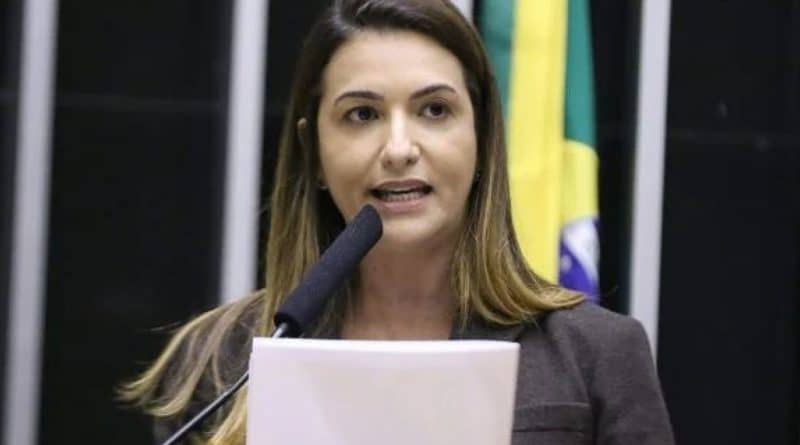 189862deputada roberta roma volta a ser internada apos sentir dores no peito em salvador 3 &raquo; Gnews Bahia